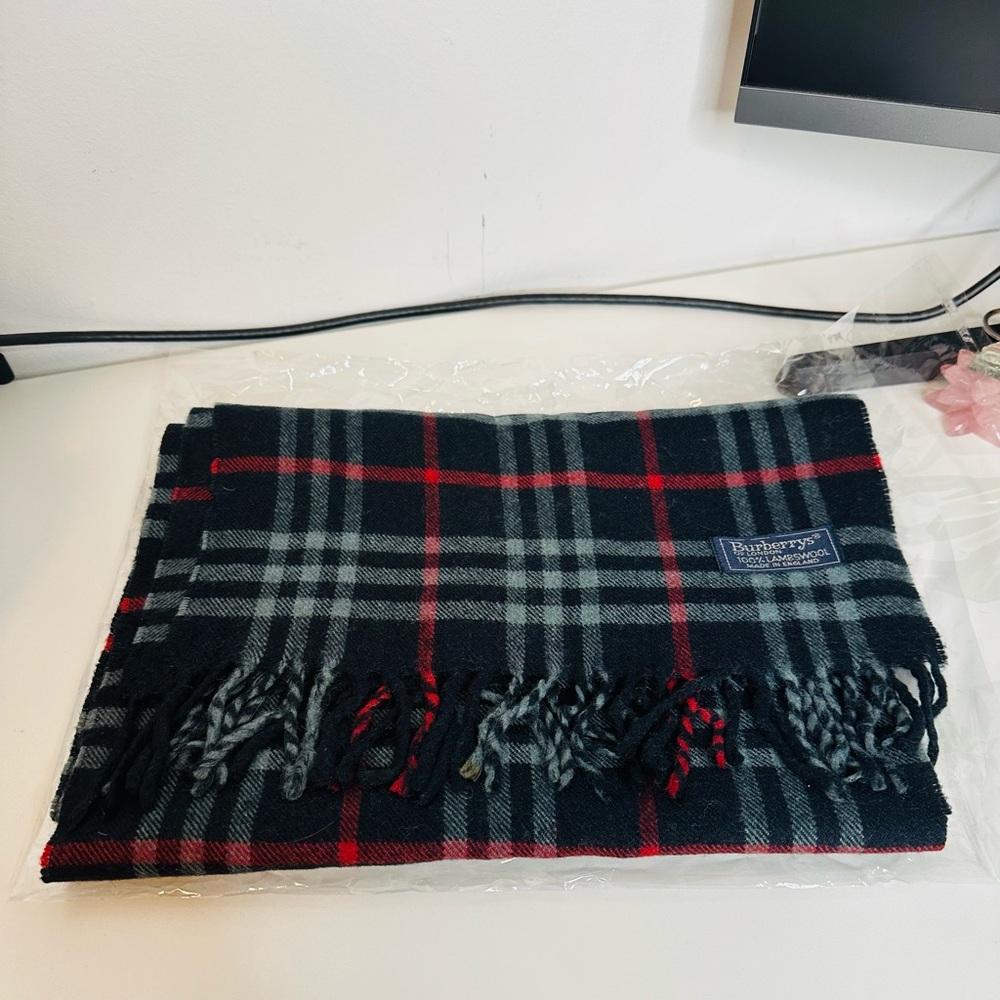 Burberry Lambs wool scarf